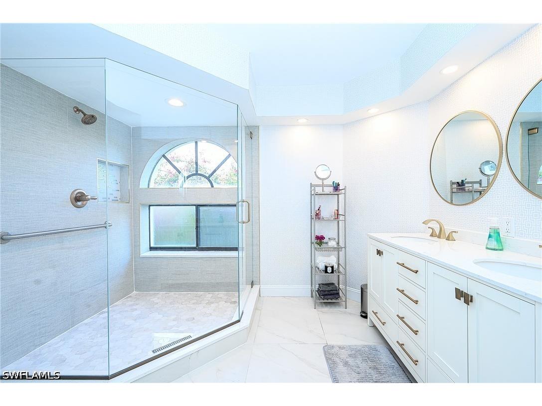 586 Beachwalk Circle #O-205 Naples FL 34108 226021501 image17