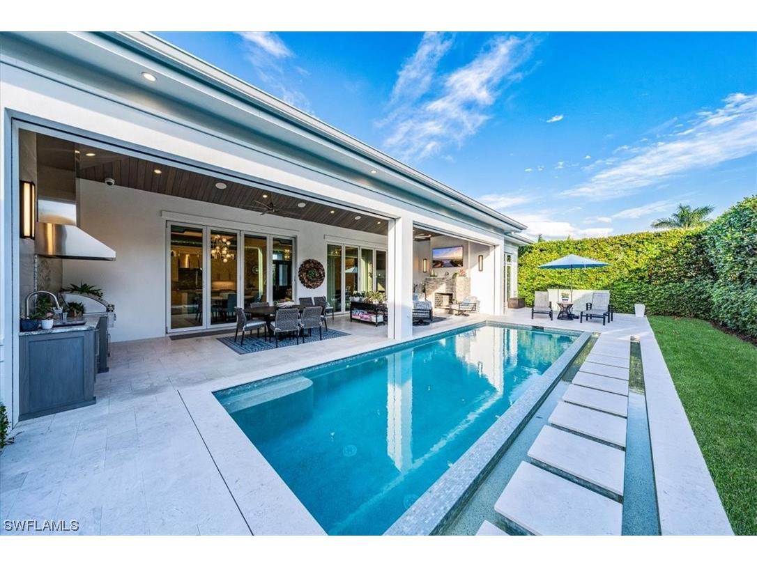 586 Neapolitan Lane Naples FL 34103 223080741 image1