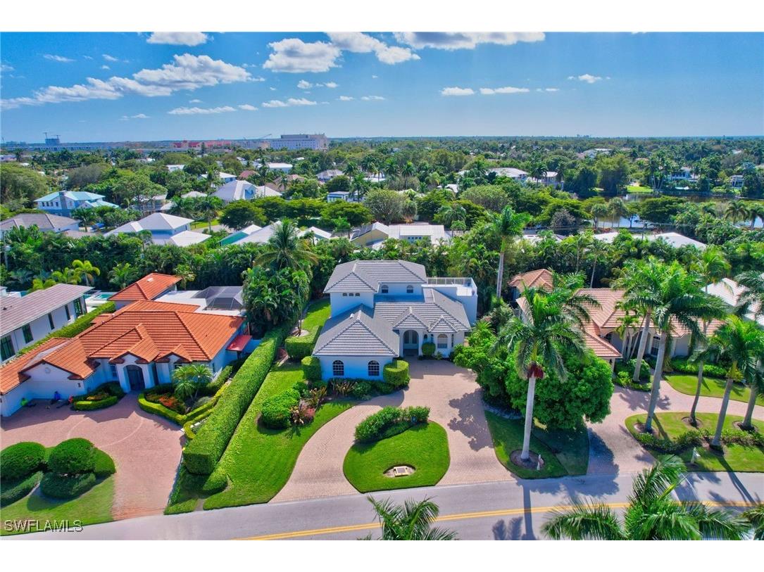 586 S Golf Drive Naples FL 34102 224086640 image1