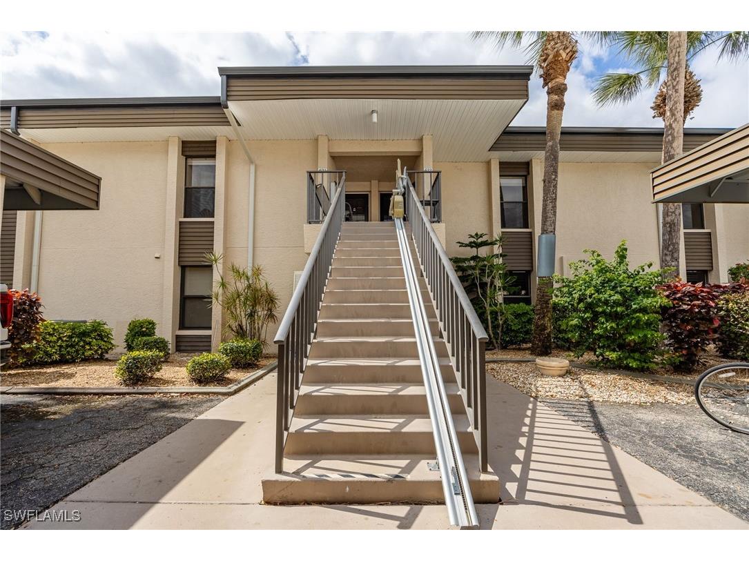 5865 Trailwinds Drive #621 Fort Myers FL 33907 225020191 image1