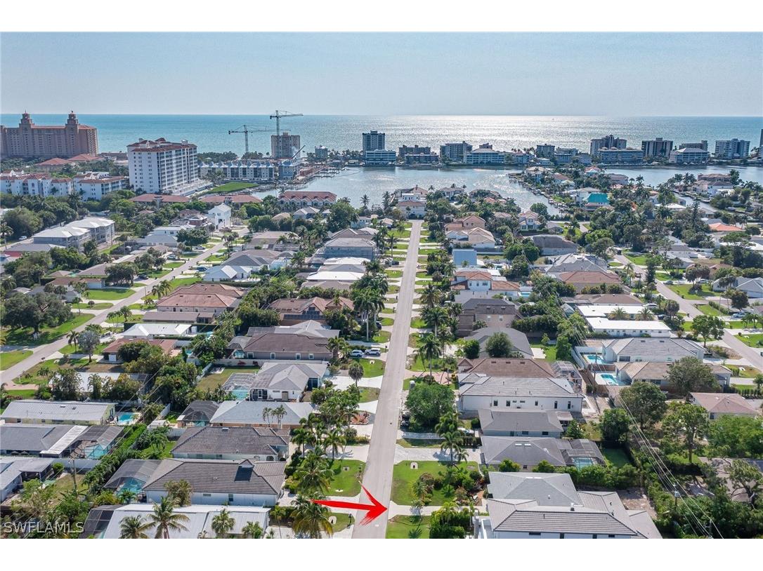 587 93rd Avenue N Naples FL 34108 224044923 image1