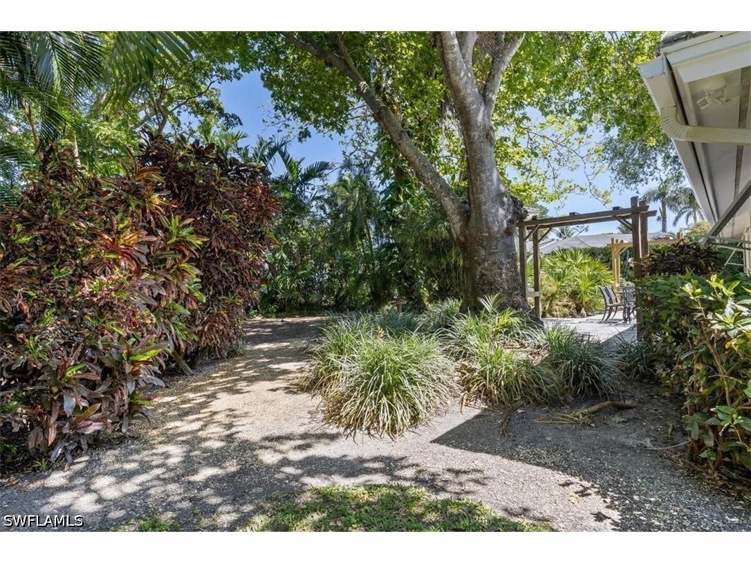 587 Parkwood Lane Naples FL 34103 226019255 image20