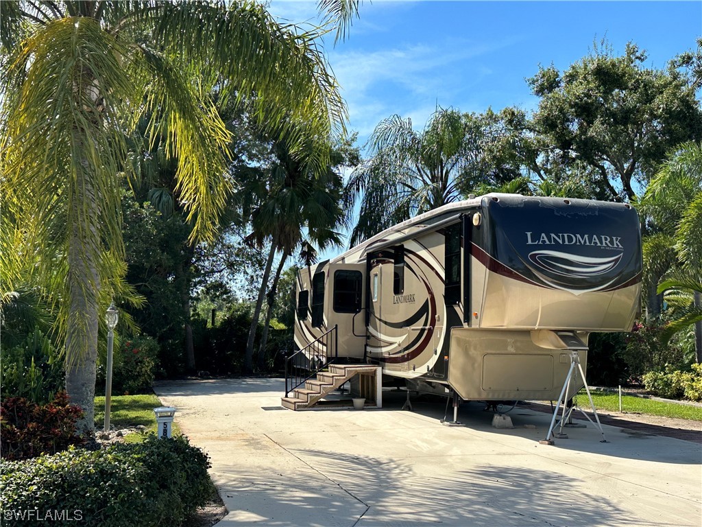 5870 Maplewood Court Fort Myers FL 33905 223086102 image1