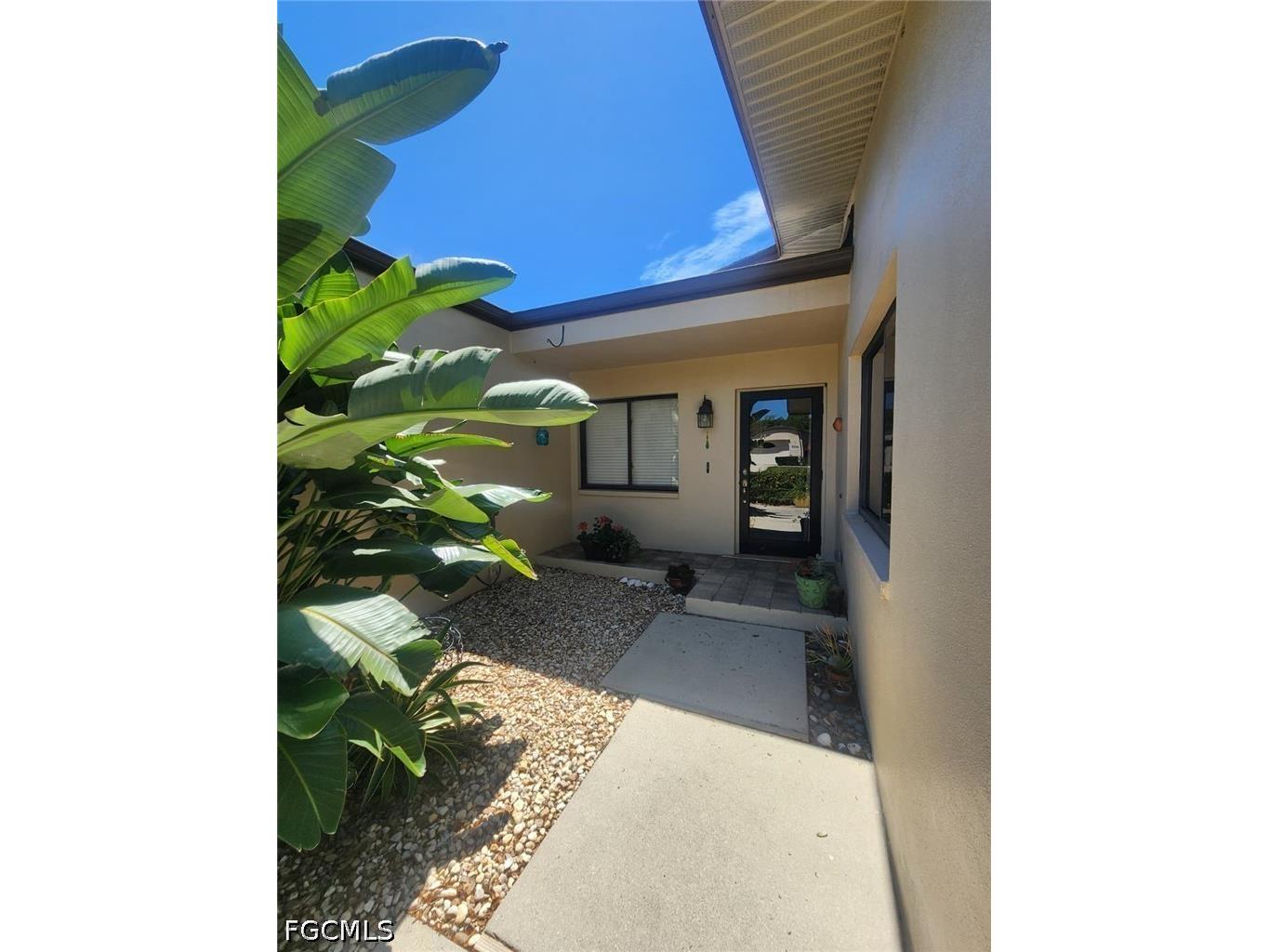 5873 Wyldewood Lakes Court Fort Myers FL 33919 2026015233 image2