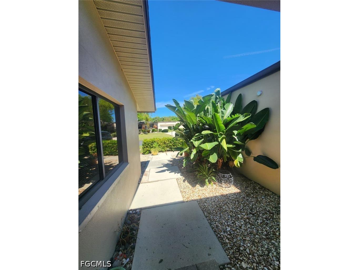 5873 Wyldewood Lakes Court Fort Myers FL 33919 2026015233 image3