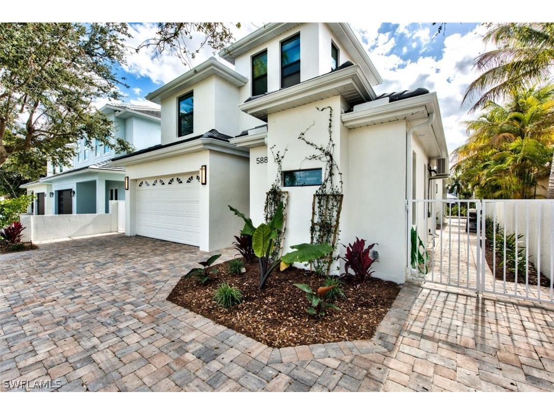 588 111th Avenue N Naples FL 34108 222068799 image1
