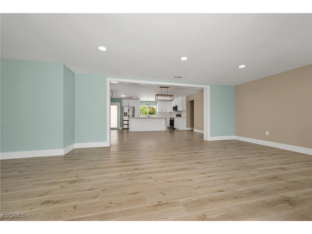 5885 Pine Tree Drive Sanibel FL 33957 2025004922 image12