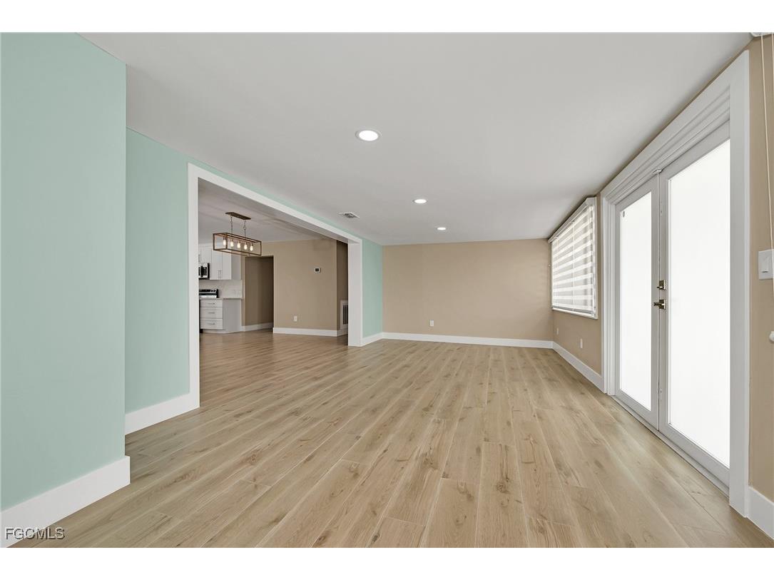 5885 Pine Tree Drive Sanibel FL 33957 2025004922 image14