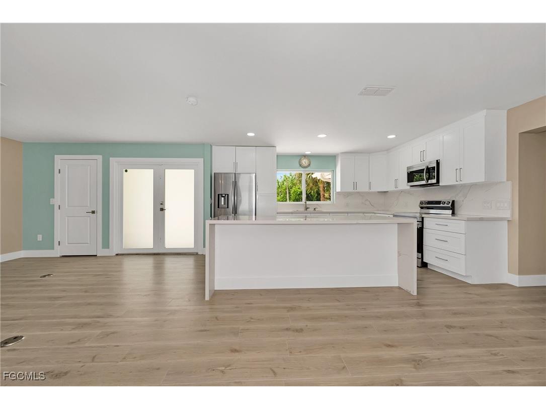 5885 Pine Tree Drive Sanibel FL 33957 2025004922 image16