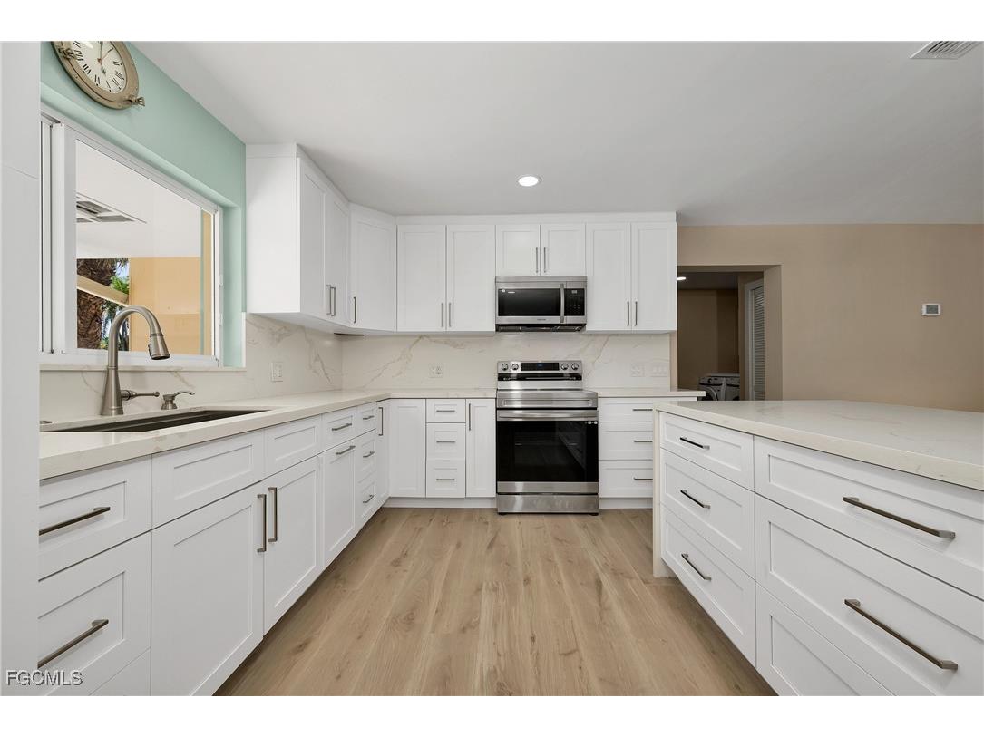 5885 Pine Tree Drive Sanibel FL 33957 2025004922 image19