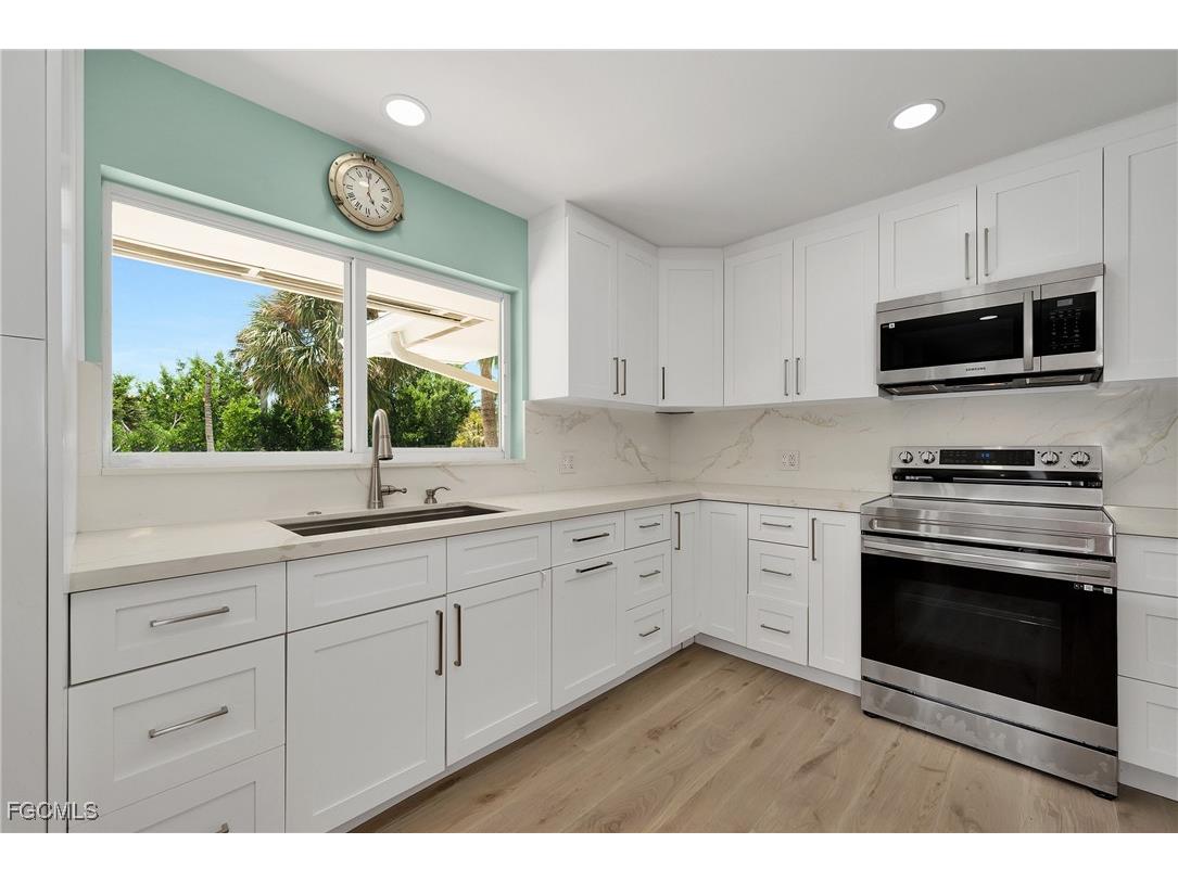 5885 Pine Tree Drive Sanibel FL 33957 2025004922 image20