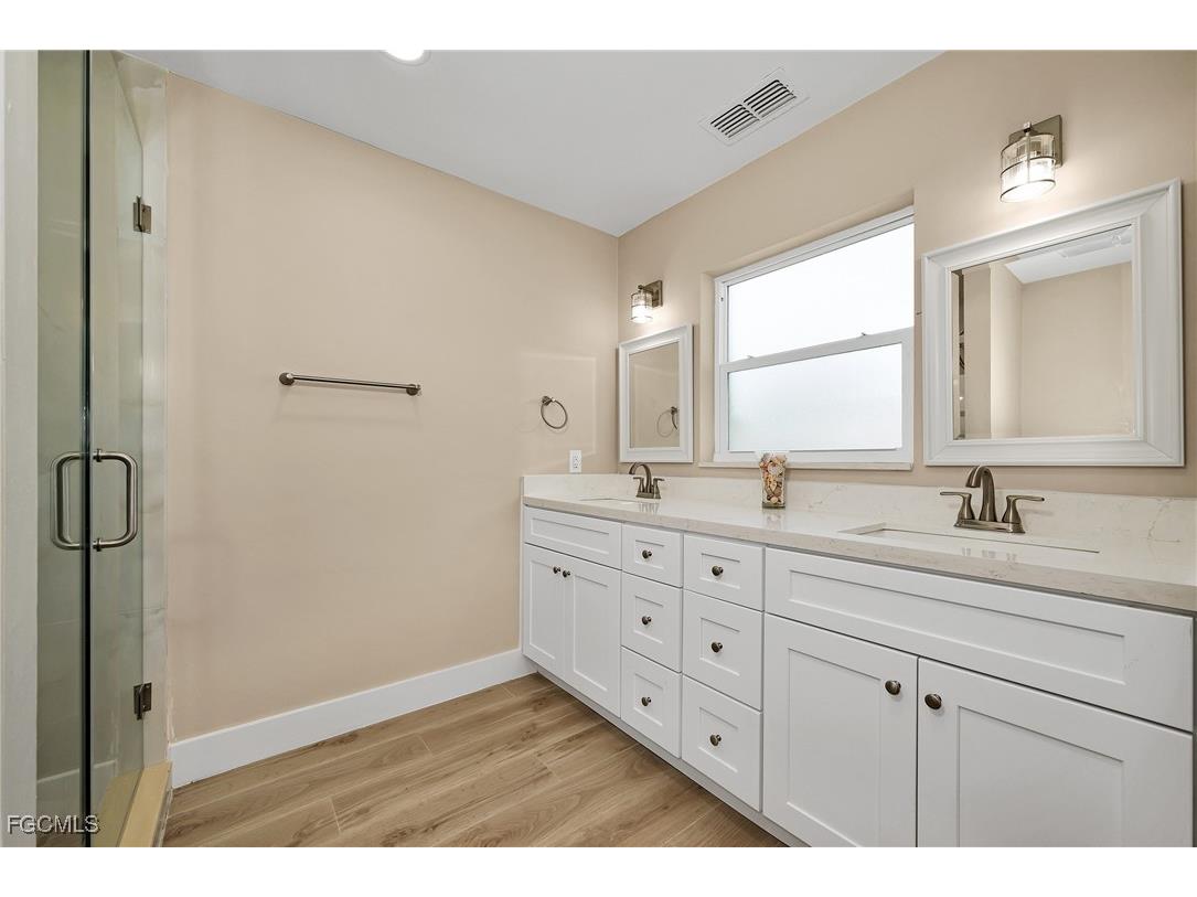 5885 Pine Tree Drive Sanibel FL 33957 2025004922 image25