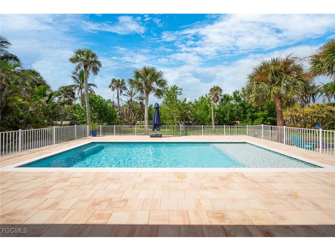 5885 Pine Tree Drive Sanibel FL 33957 2025004922 image38
