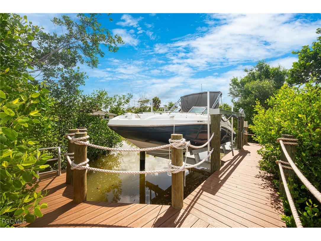 5885 Pine Tree Drive Sanibel FL 33957 2025004922 image42