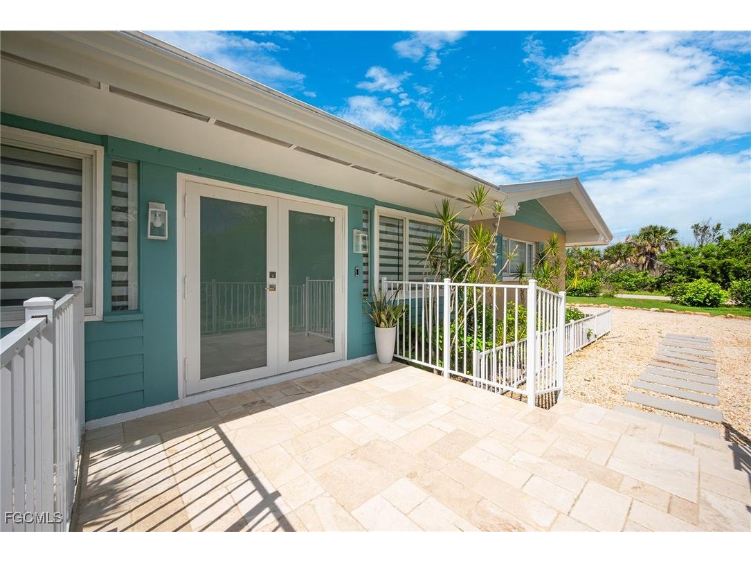 5885 Pine Tree Drive Sanibel FL 33957 2025004922 image9