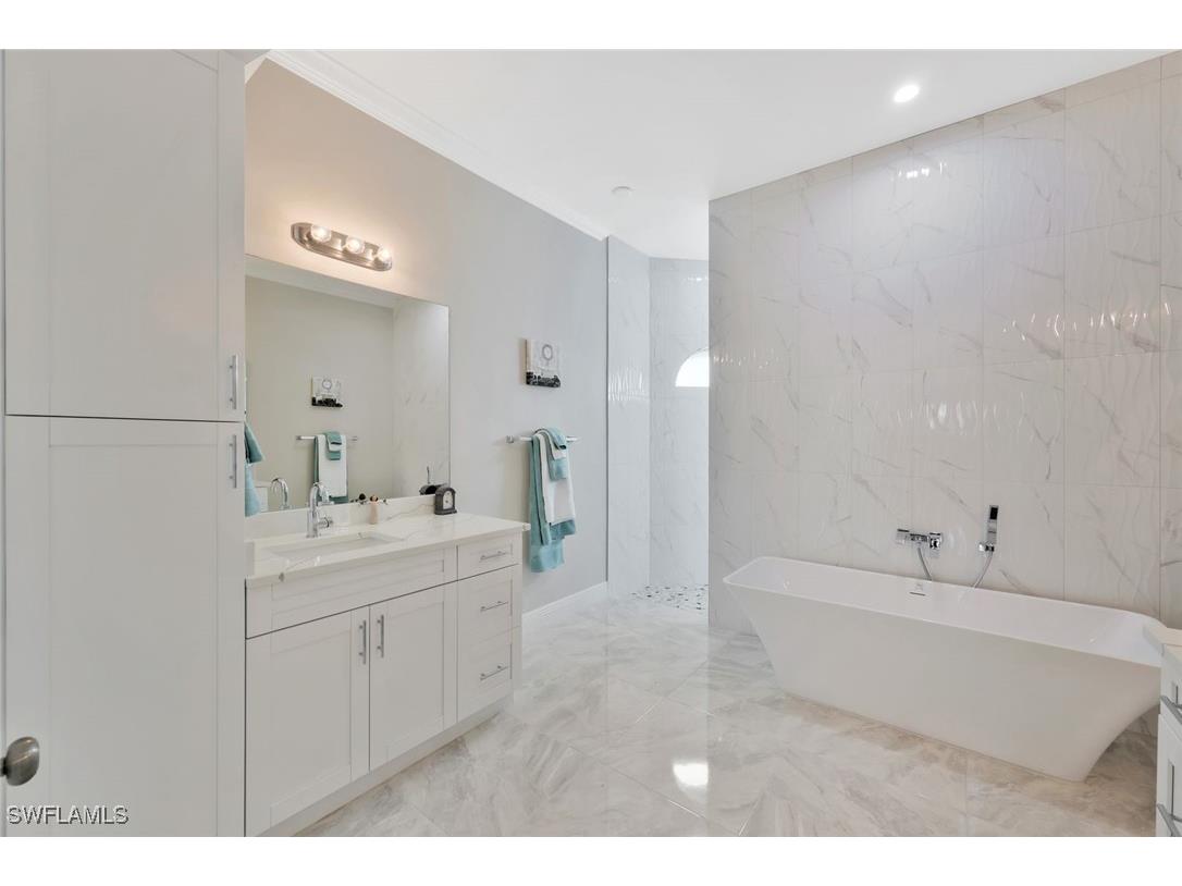 589 12th Avenue NW Naples FL 34120 225075857 image12