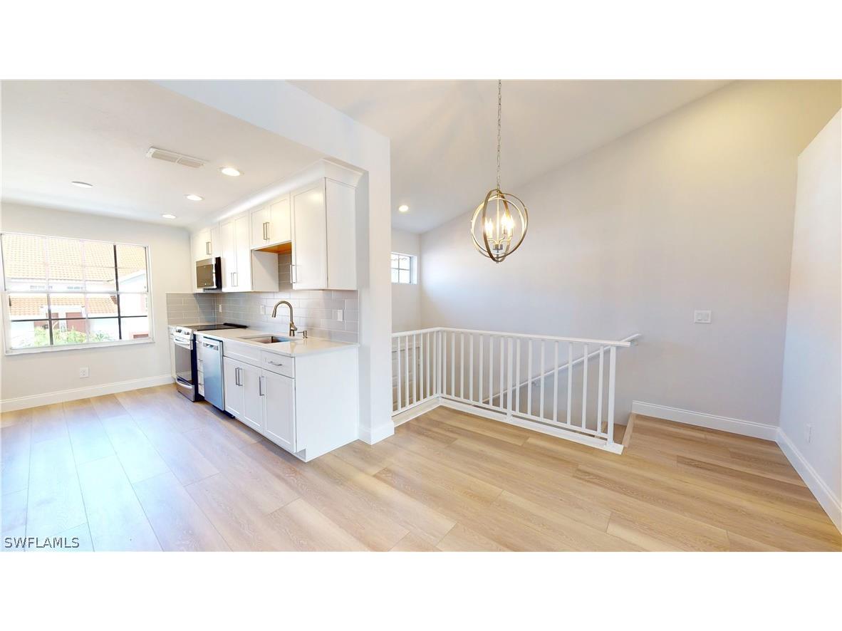 589 Windsor Square #202 Naples FL 34104 223011234 image1