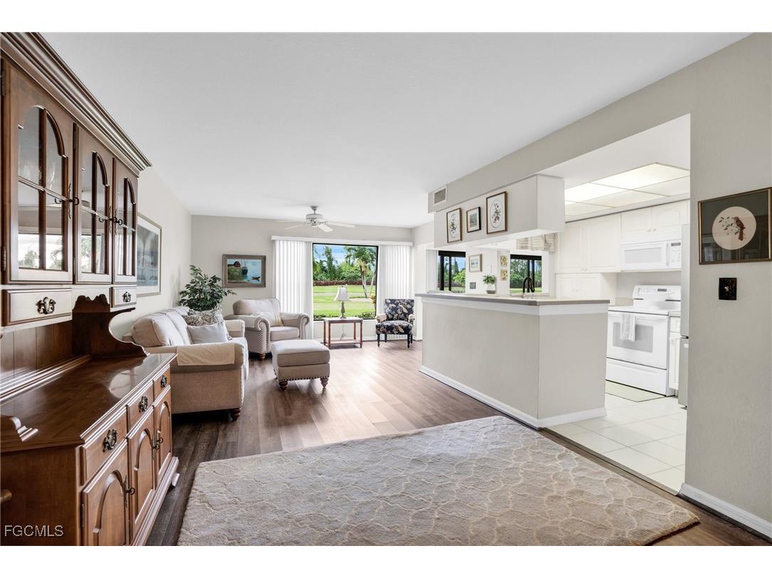 5905 Trailwinds Drive #816 Fort Myers FL 33907 2025005046 image2