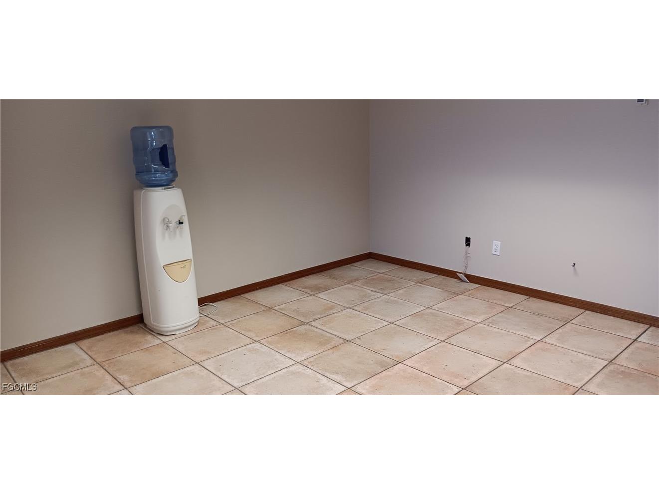 5929 Youngquist Road #5 Fort Myers FL 33912 2025019821 image5