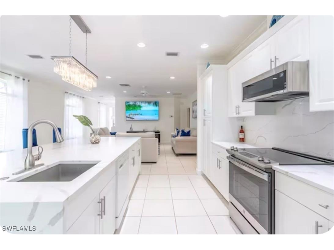 593 106th Avenue N Naples FL 34108 225070651 image2