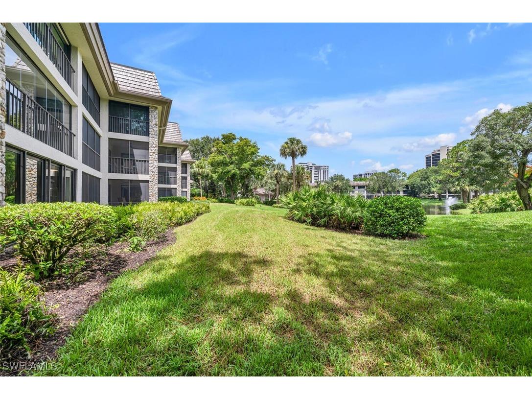 5950 Pelican Bay Boulevard #111 Naples FL 34108 225059431 image17