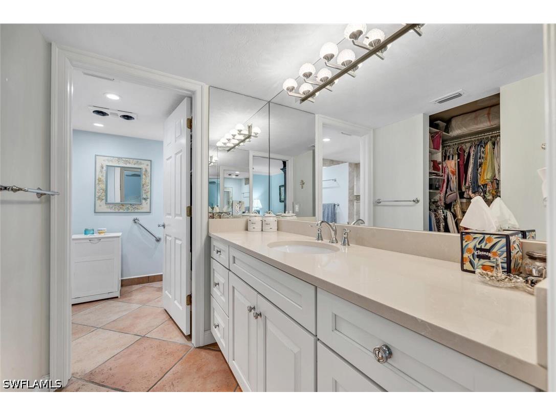 5950 Pelican Bay Boulevard #111 Naples FL 34108 226022397 image11