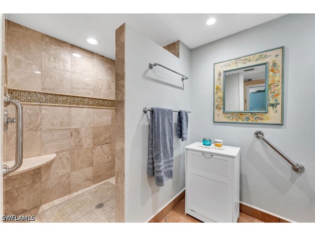 5950 Pelican Bay Boulevard #111 Naples FL 34108 226022397 image12
