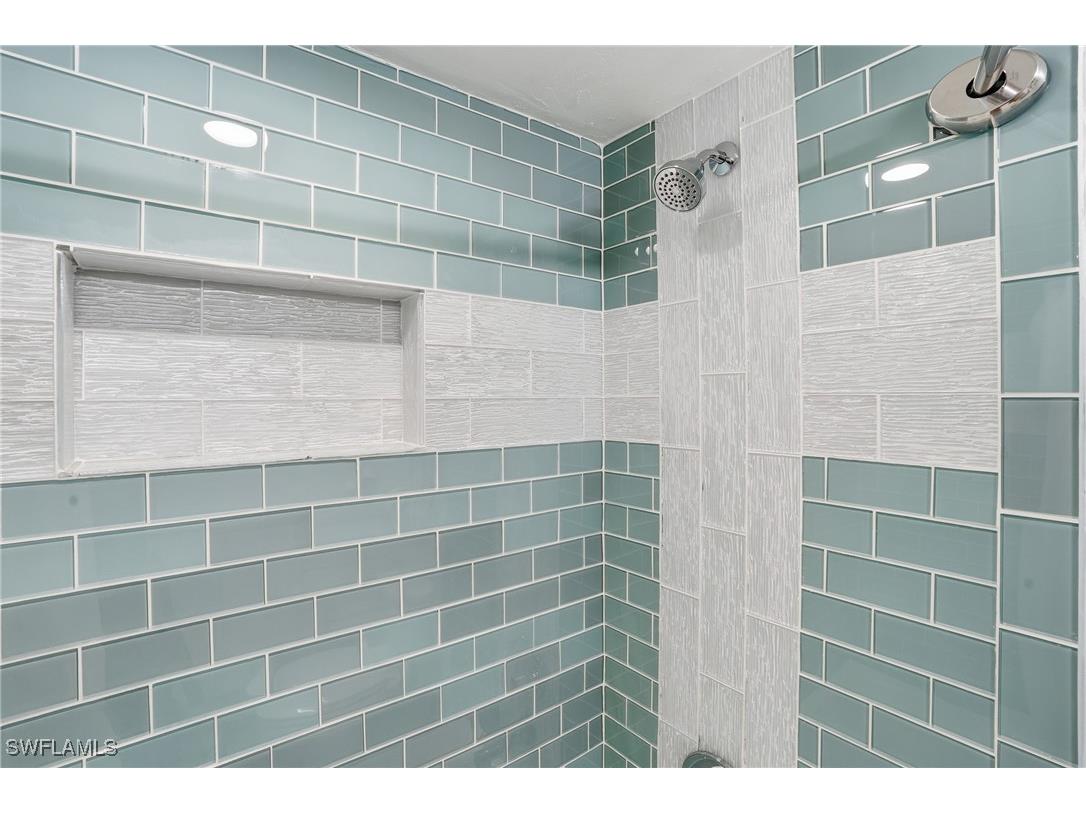 5950 Pelican Bay Boulevard #125 Naples FL 34108 226002534 image25