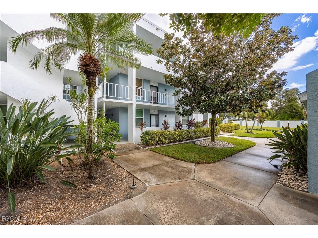 5959 Winkler Road #218 Fort Myers FL 33919 2025014634 image1