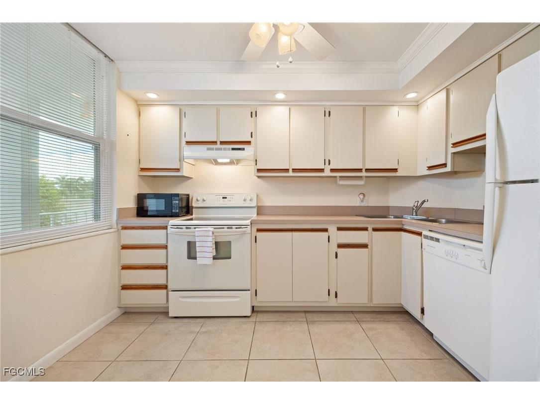 5959 Winkler Road #218 Fort Myers FL 33919 2025014634 image9