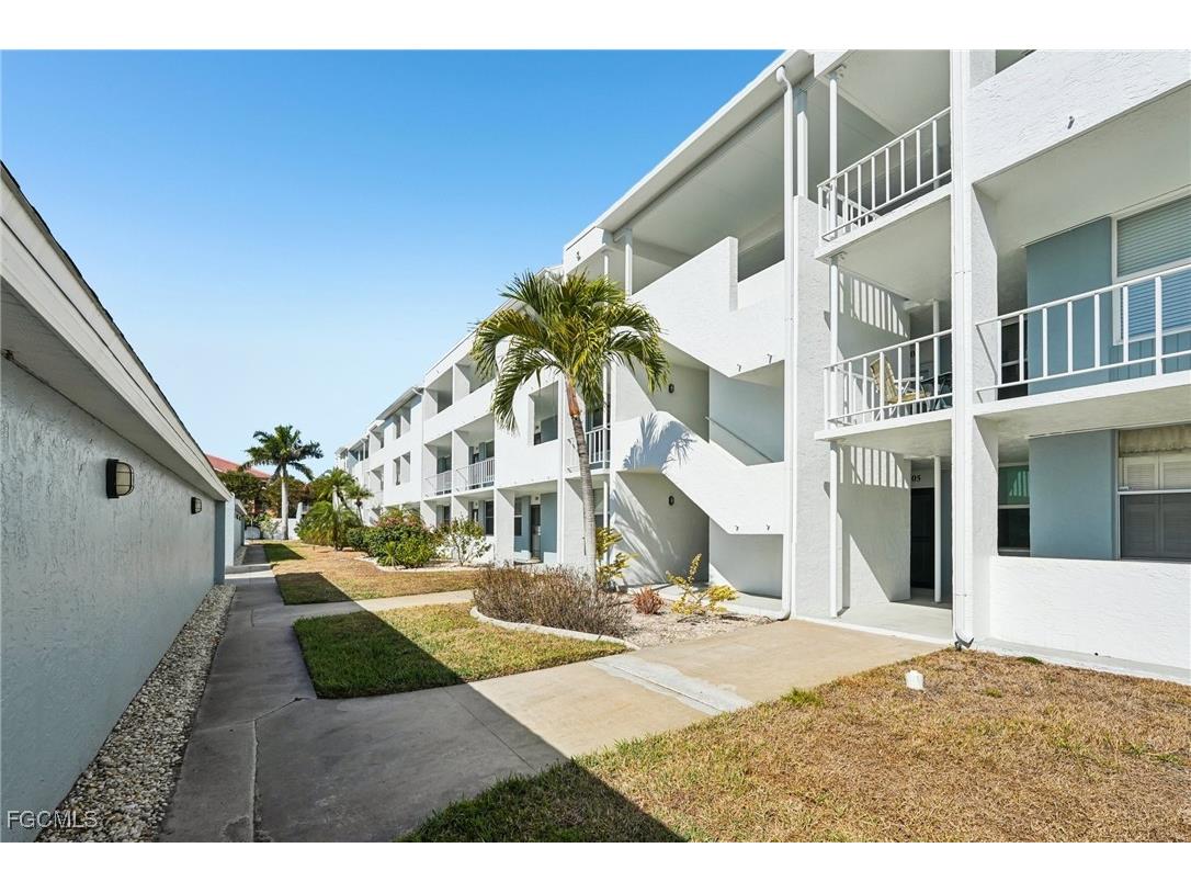 5959 Winkler Road #305 Fort Myers FL 33919 2026006207 image1