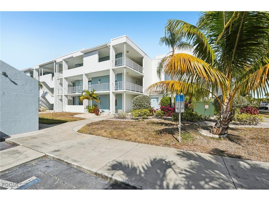 5959 Winkler Road #305 Fort Myers FL 33919 2026006207 image2