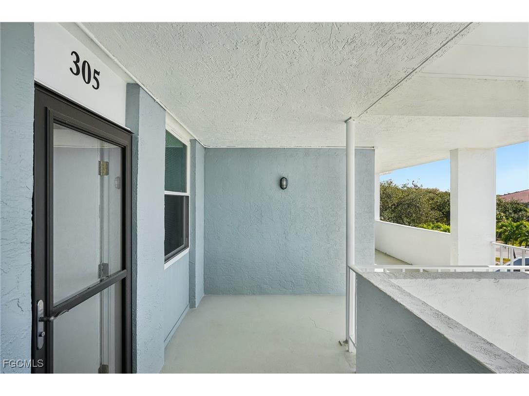 5959 Winkler Road #305 Fort Myers FL 33919 2026006207 image3