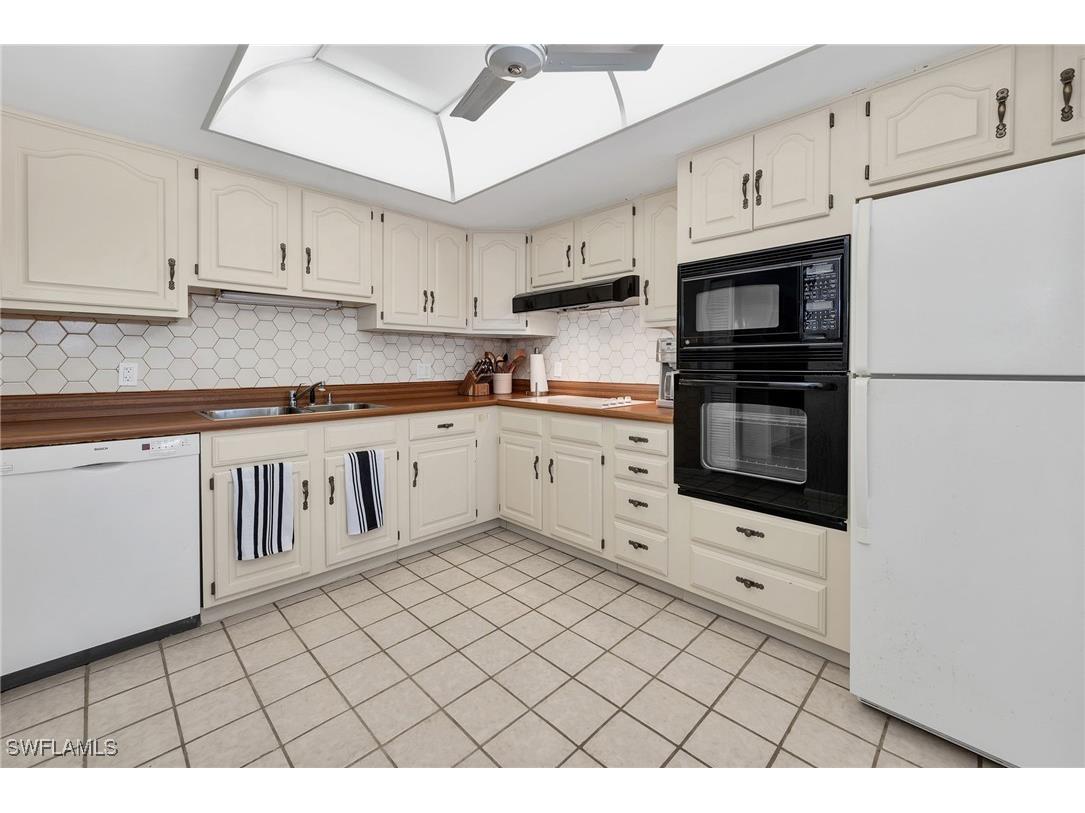 5960 Pelican Bay Boulevard #333 Naples FL 34108 226005710 image5