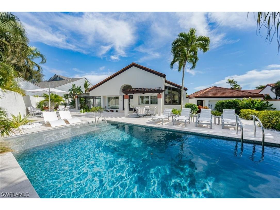 598 Bay Villas Lane #83 Naples FL 34108 224011990 image1