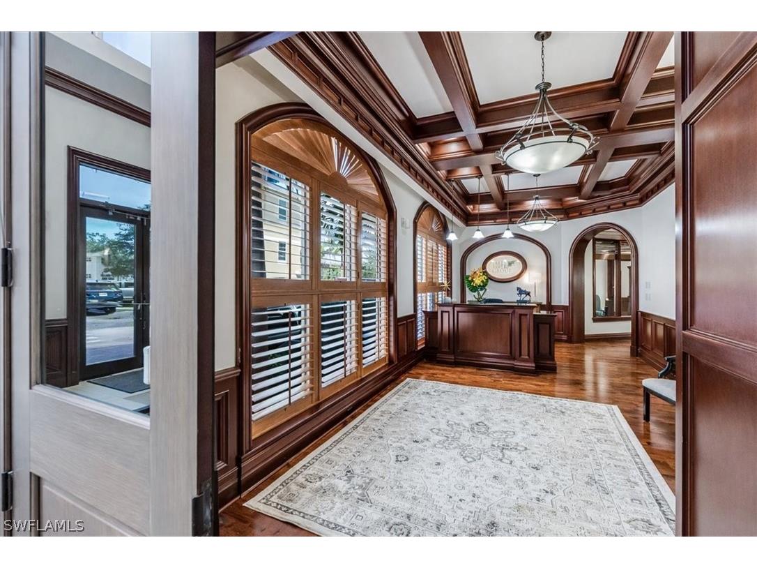 599 Tamiami Trail N #101 Naples FL 34102 226005343 image2