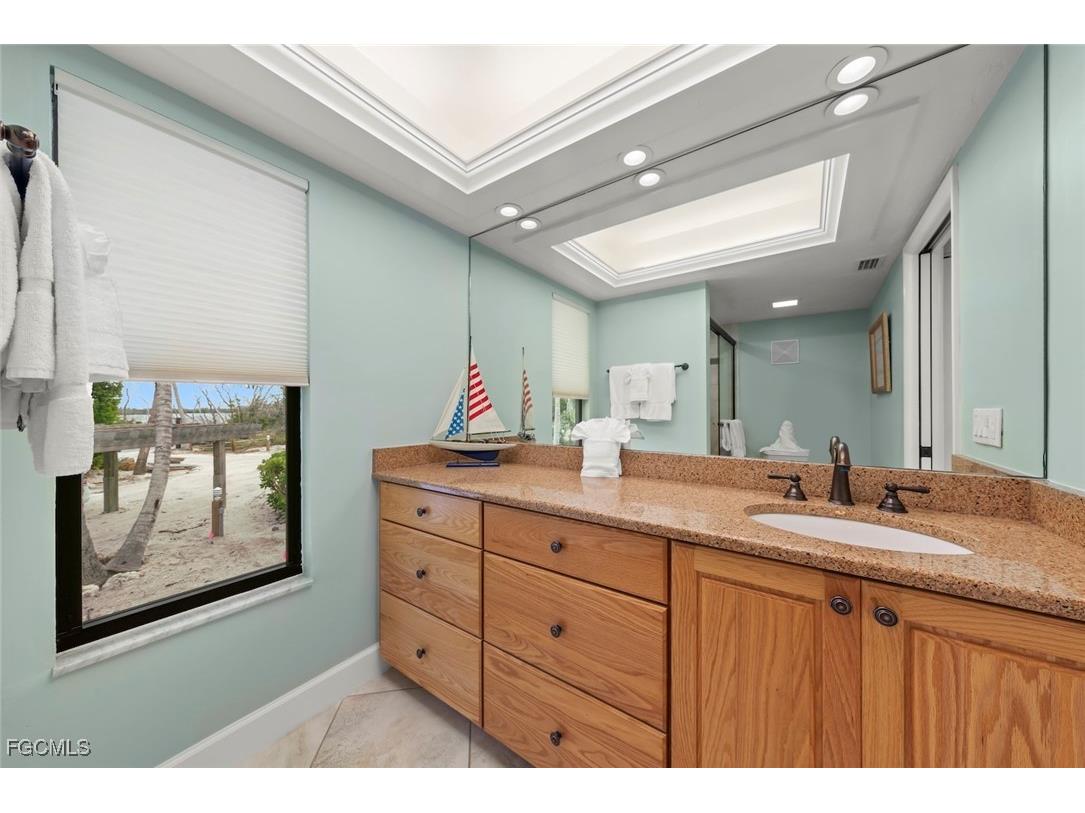 6 Beach Homes Captiva FL 33924 2026002502 image25