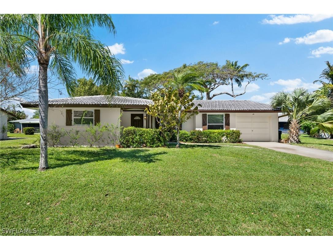 6 Maui Circle Naples FL 34112 224029368 image1