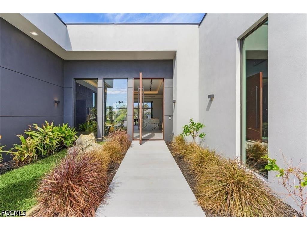 6 NW 32nd Place Cape Coral FL 33993 2026014861 image3