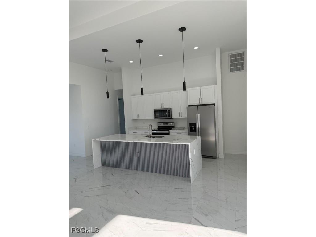 6 SW 37th Avenue Cape Coral FL 33991 2025000215 image4