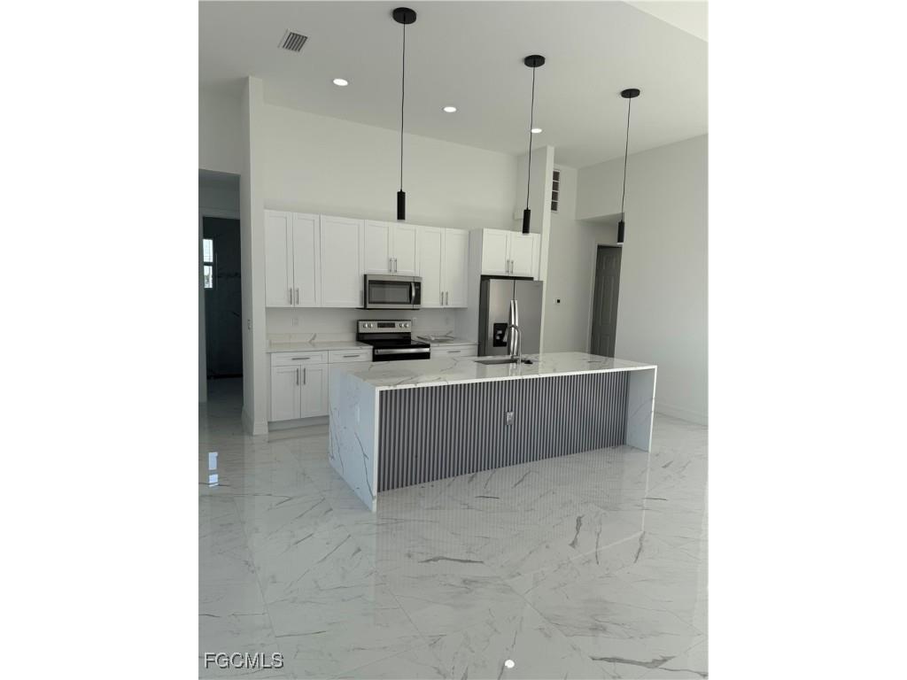 6 SW 37th Avenue Cape Coral FL 33991 2025000215 image5