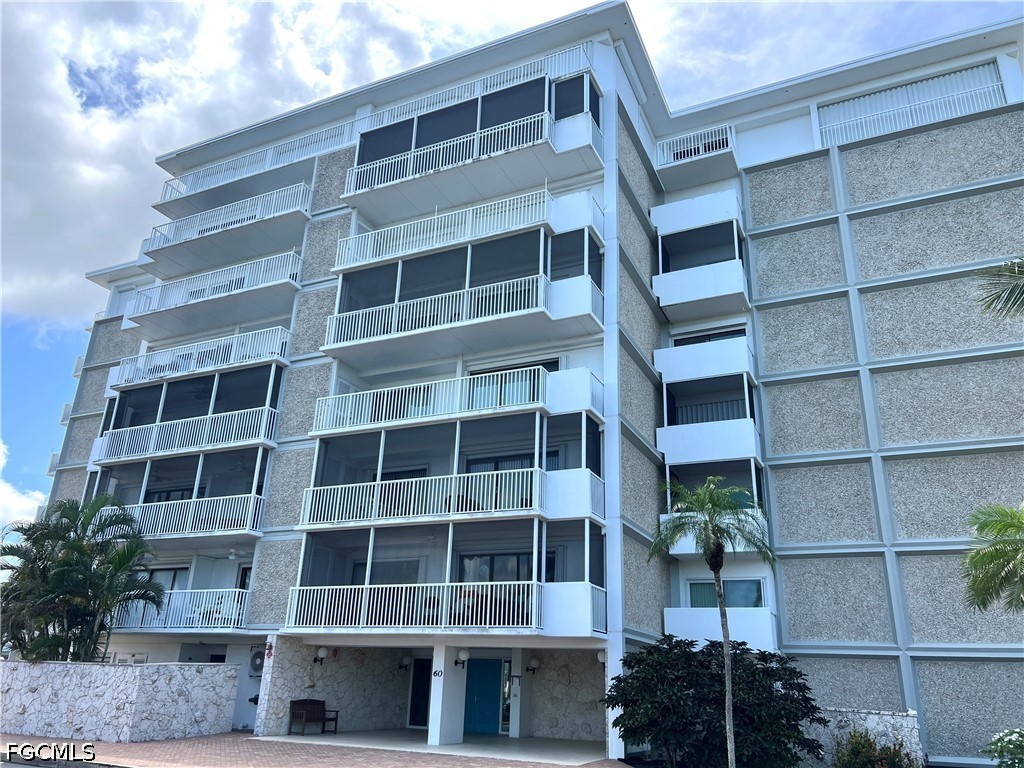 60 Pelican Street W #202 Naples FL 34113 2026021450 image1