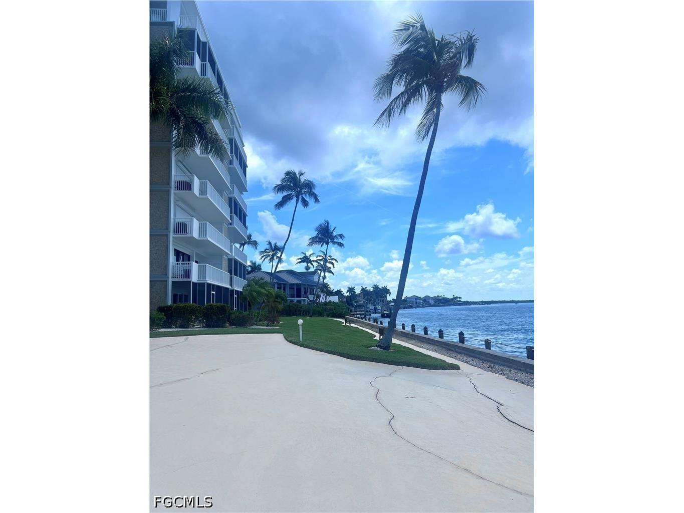 60 Pelican Street W #202 Naples FL 34113 2026021450 image4
