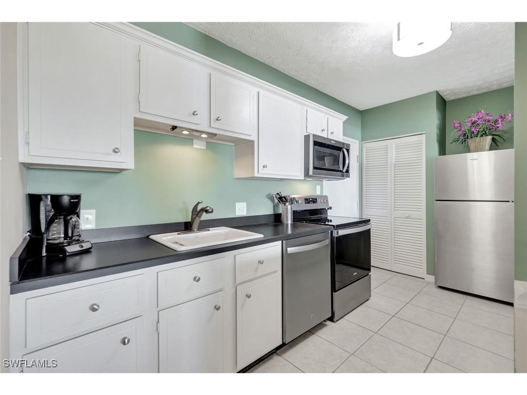 60 Pelican Street W #401 Naples FL 34113 225084408 image14