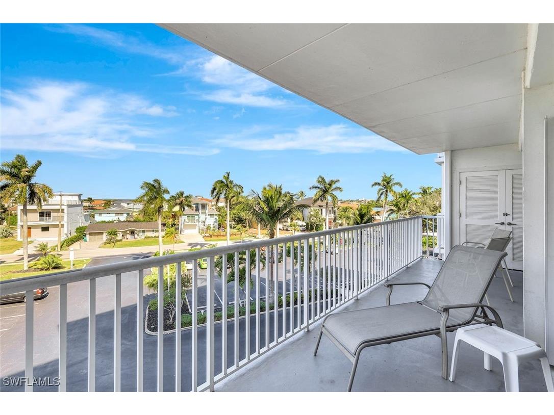 60 Pelican Street W #401 Naples FL 34113 225084408 image24