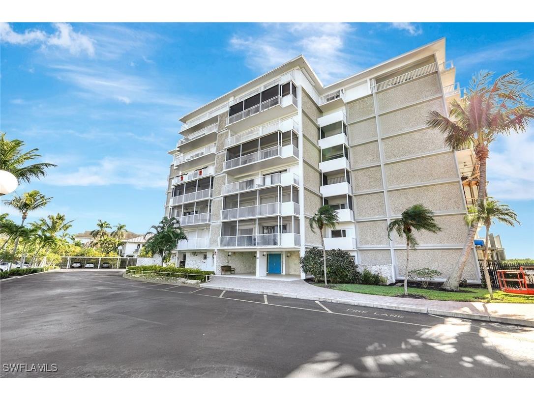 60 Pelican Street W #401 Naples FL 34113 225084408 image4