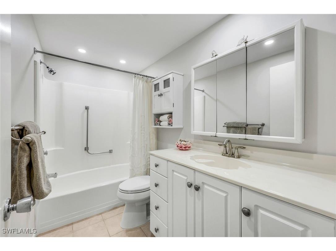 60 Pelican Street W #407 Naples FL 34113 225075464 image16