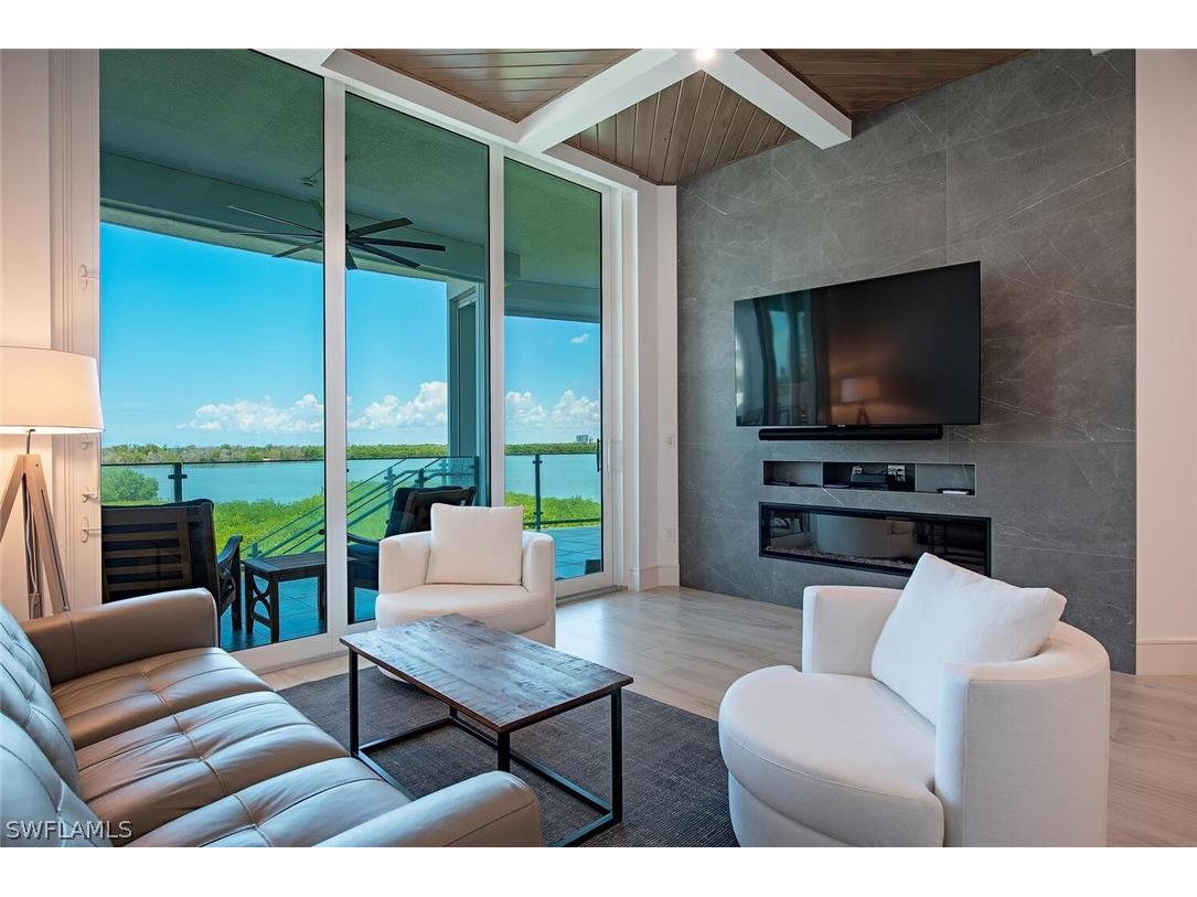 60 Seagate Drive #305 Naples FL 34103 226007858 image1