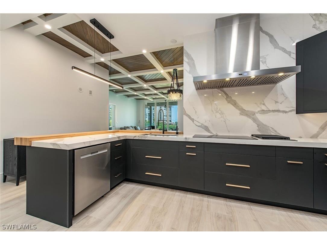 60 Seagate Drive #305 Naples FL 34103 226007858 image9