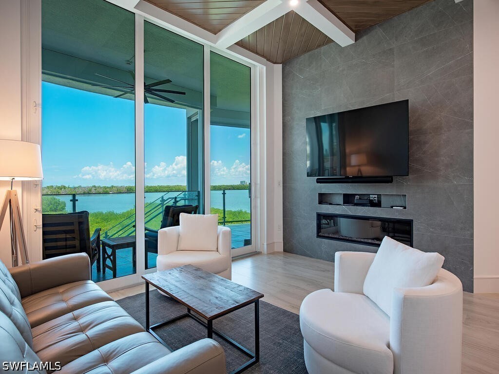 60 Seagate Drive #305 Naples FL 34103 226023503 image1
